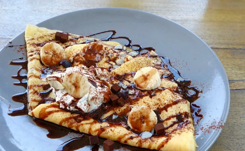 Tortita de avena con sirope y fruta